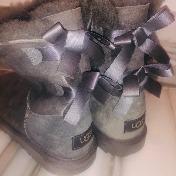 Kids ugg boots with bows - Picture 1 of 5
